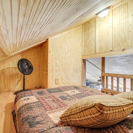 Creekside Whittier Cabin With Fire Pit Near Hiking! エクステリア 写真