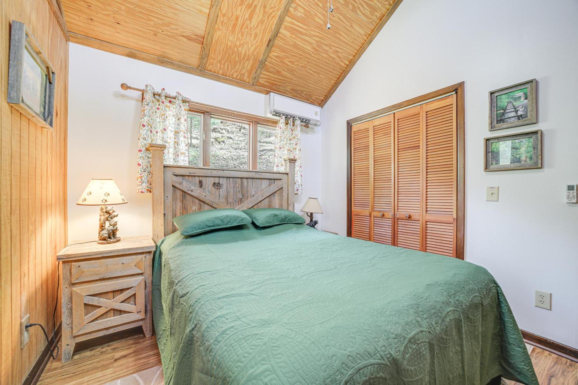 Creekside Whittier Cabin With Fire Pit Near Hiking! エクステリア 写真