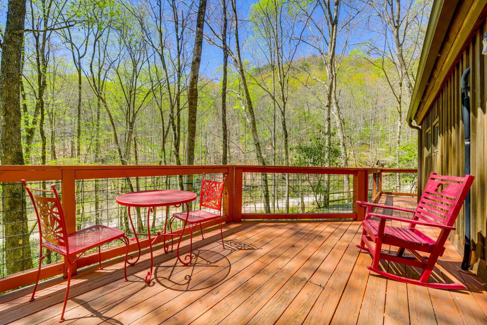 Creekside Whittier Cabin With Fire Pit Near Hiking! エクステリア 写真